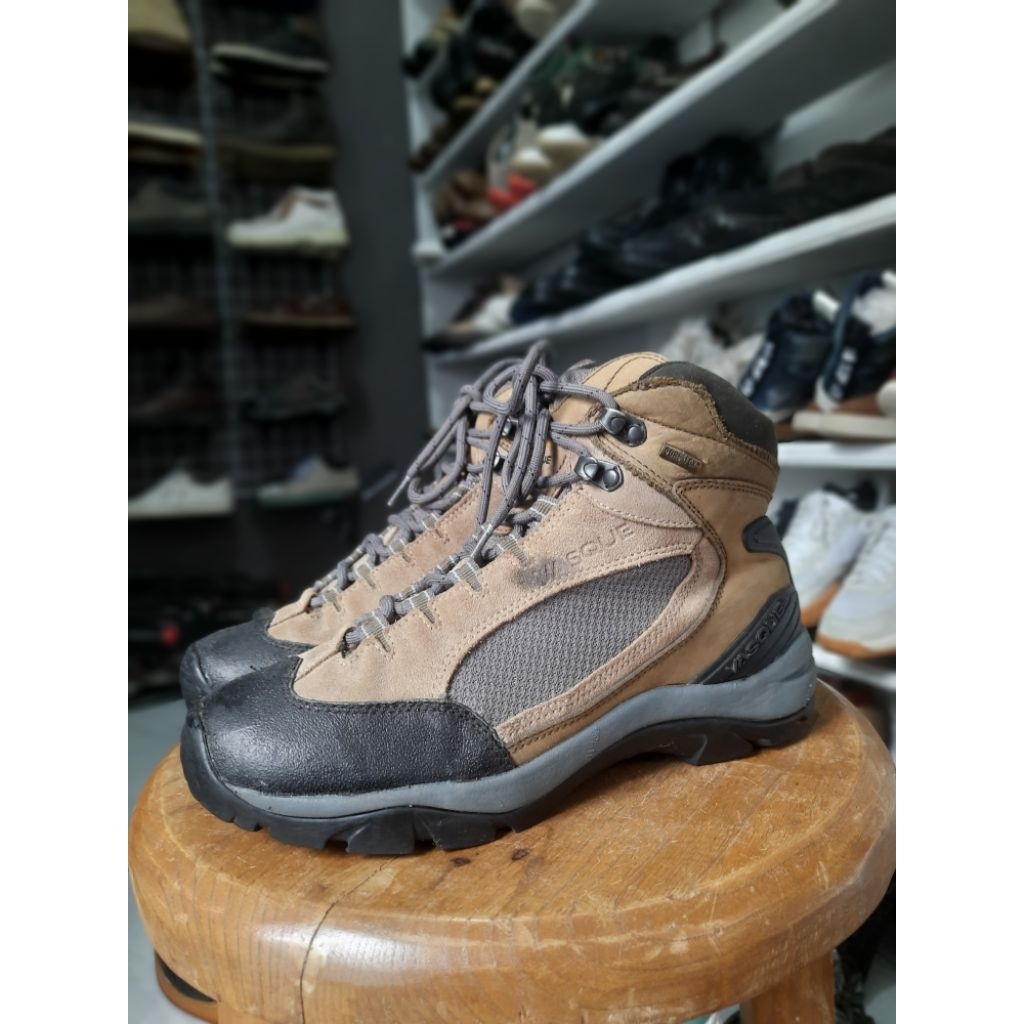 Sepatu outdoor hiking VASQUE size 40,5
