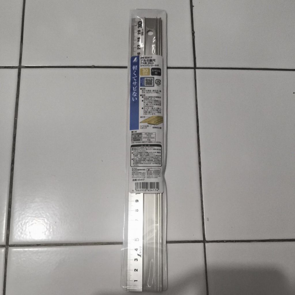 

Shinwa Penggaris Alumunium 30cm 65417 Silver Straight Cutting Rule