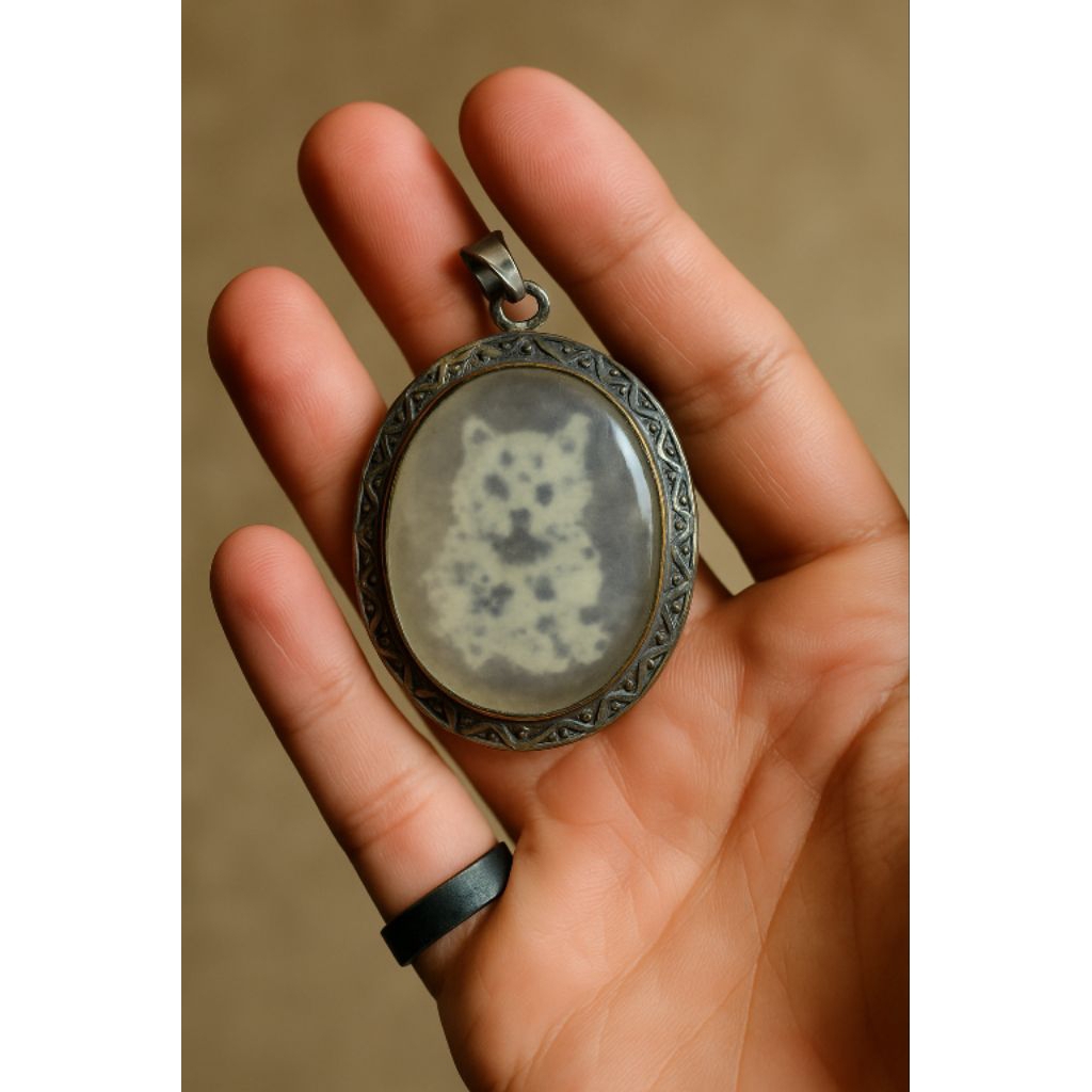 Stone Javanese Liontin batu akik motif harimau putih