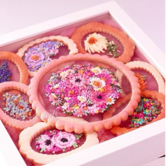 

Flower Cookies Character ( Bunga Kaca )- Sugar Cookies / Decorated Cookies / Kukis Hias