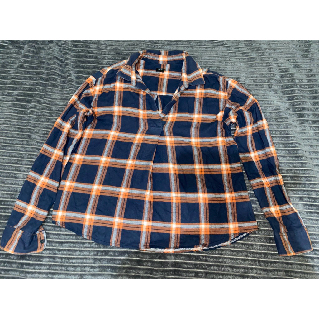 Kemeja Uniqlo Wanita (Preloved)