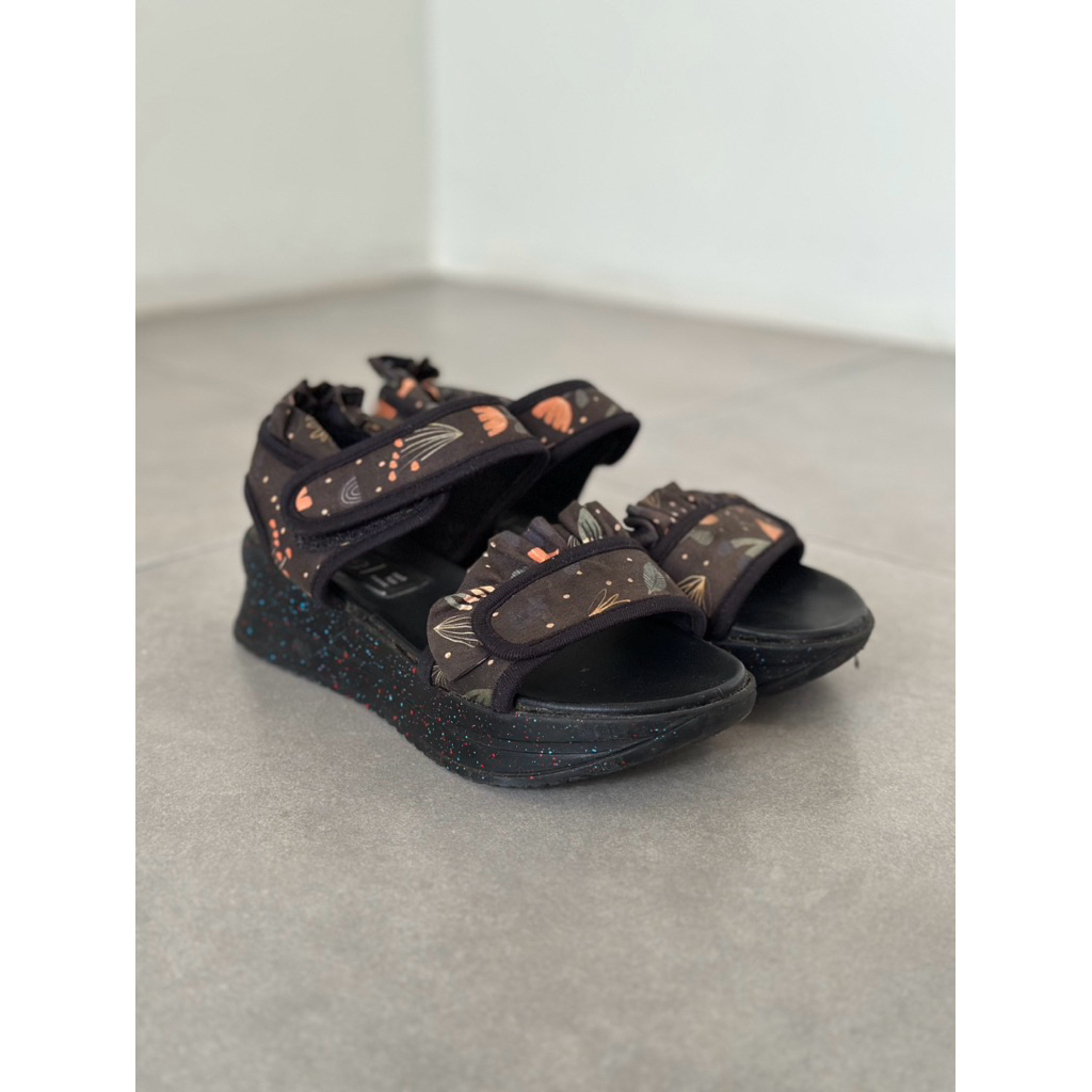 Preloved Chiel Sendal wanita Sandal/ Sepatu/ Wedges Murah