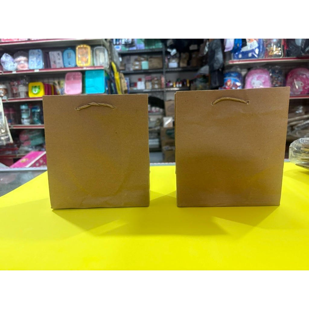 

paperbag mini ukuran 15 x 7 x 17 cm