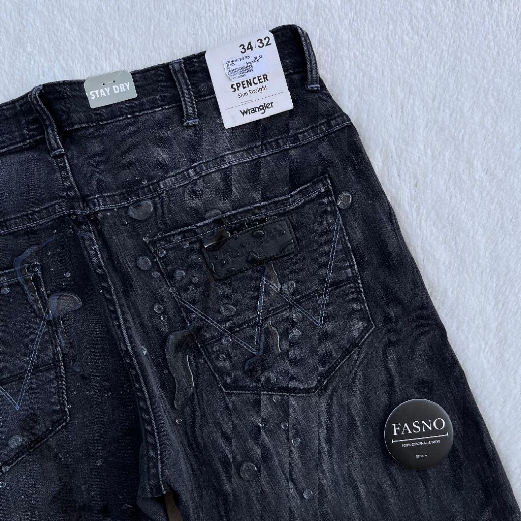 NEW ORIGINAL Wrangler SPENCER Stretch, Denim Performance : "WATER REPELLENT".

Color : Black Grey