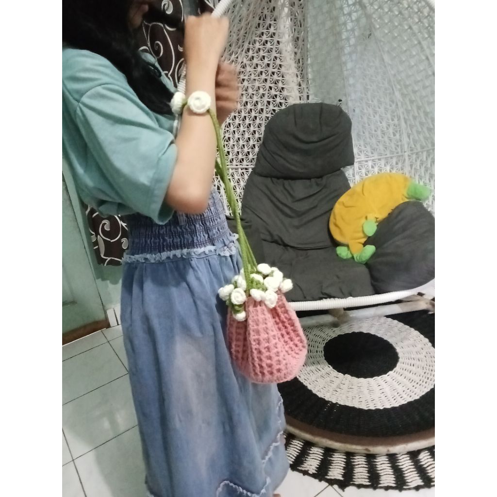 tas serut rajut bunga mawar