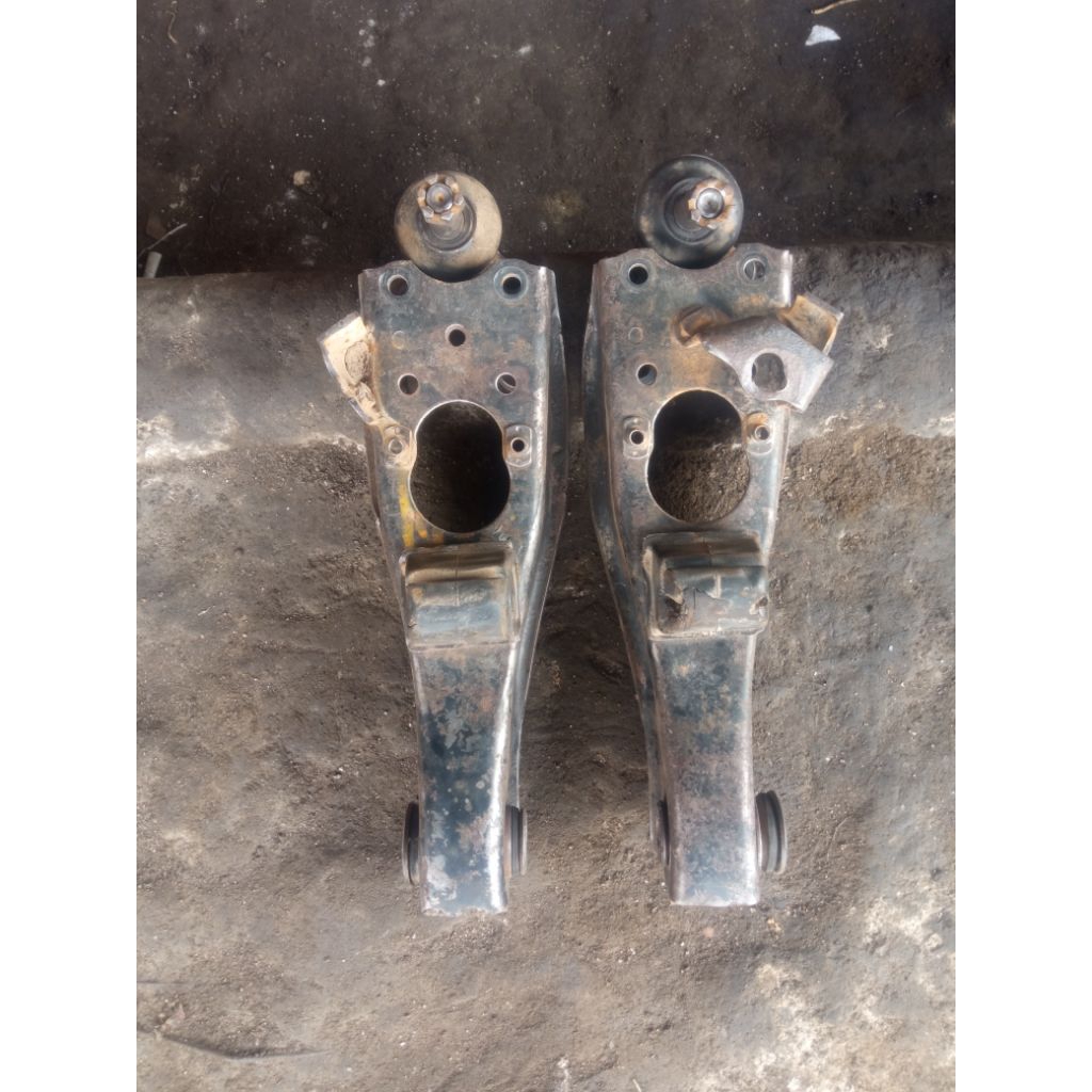 Low Arm Assy Sayap Bawah Toyota Kijang 7k 5k 4k #ORIGINAL 2pcs)