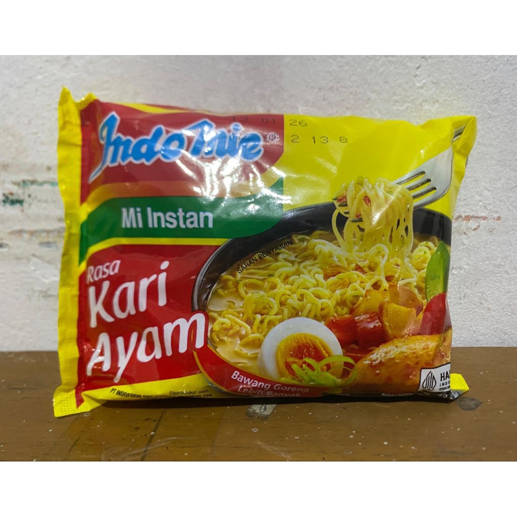 

mie instan / noodle instan ( Indomie kuah kari ayam )