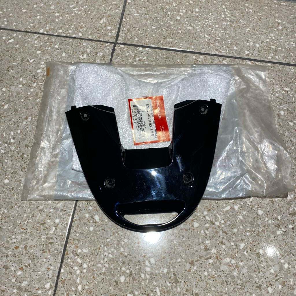 83751 KVB 930 FMB COVER TAIL SAMBUNGAN BODY BELAKANG VARIO KARBU 110CW BAGIAN BAWAH ORIGINAL AHM HIT