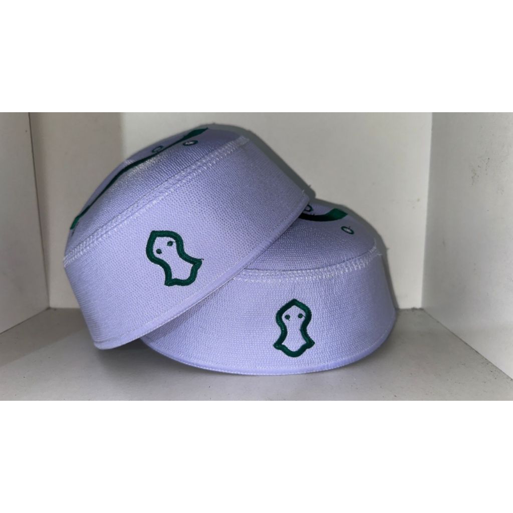peci kopyah Malaysia warna putih logo dan motif terompah hijau ori produksi intan madinah SKU 19