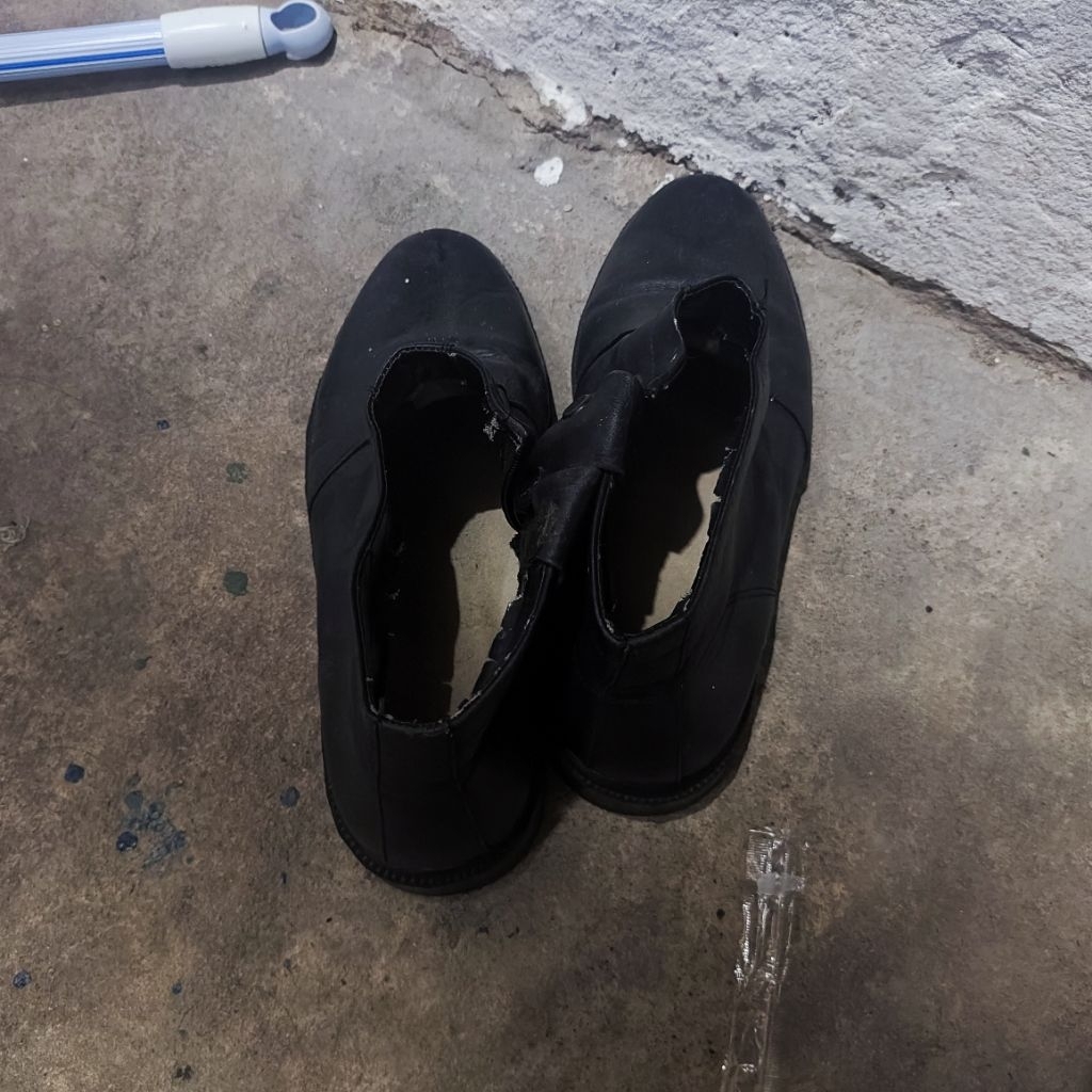 Sepatu Abri