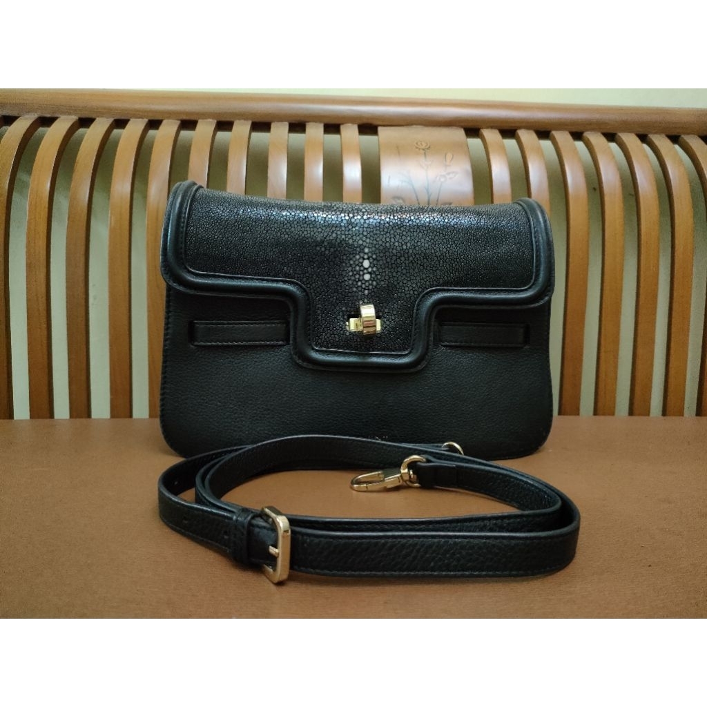 Donini preloved hitam kulit ikan pari