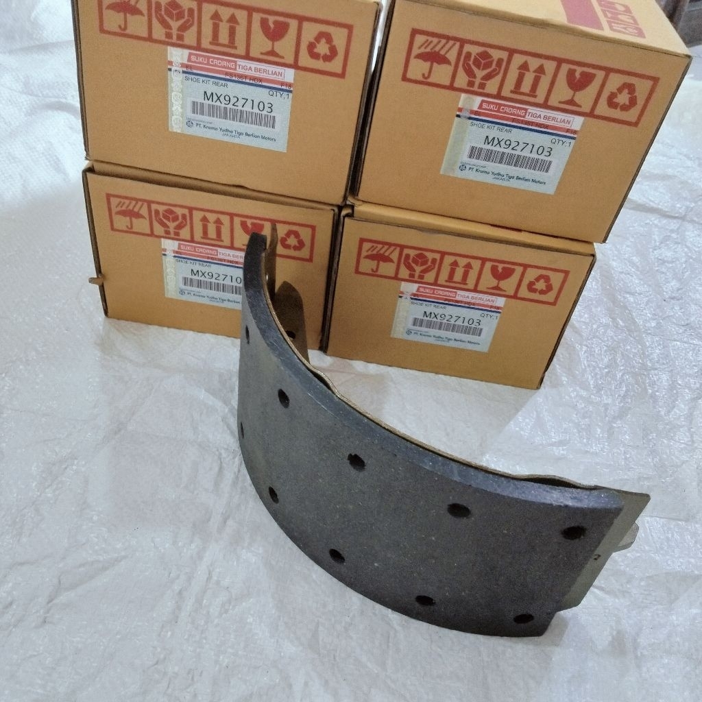 BRAKE SHOE/KAMPAS REM BELAKANG MITSUBISHI CANTER PS136 HDX MX927103 PER SET