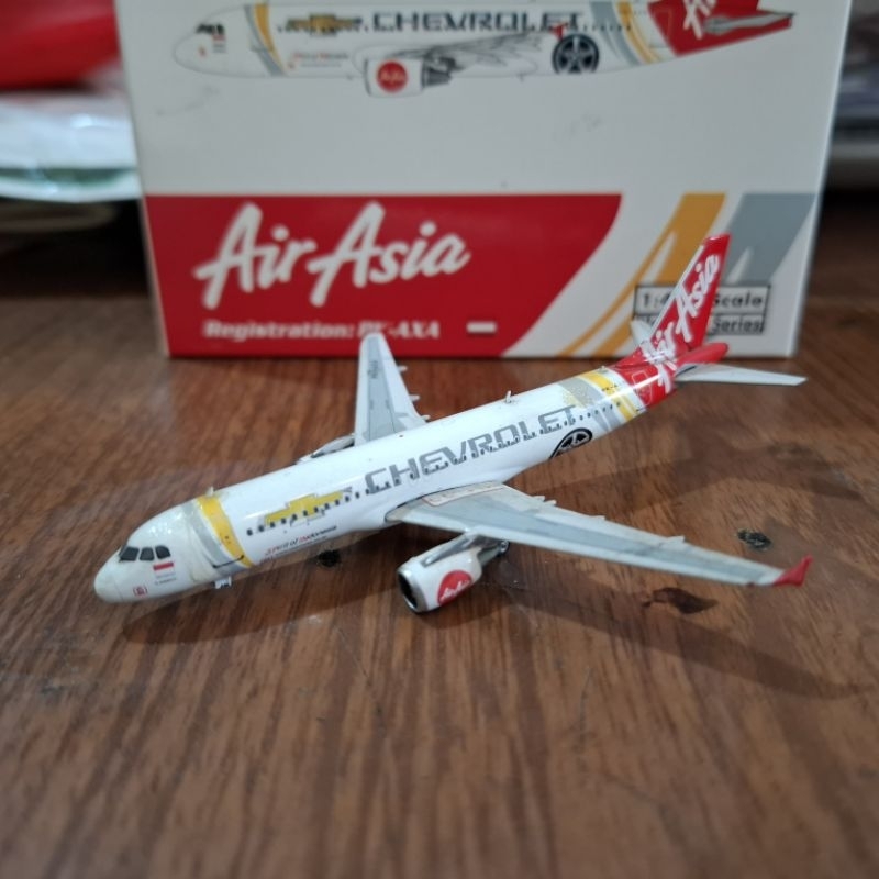 diecast pesawat Phoenix Models Airbus A320 Air Asia Indonesia Chevrolet 1:400 PK-AXA
