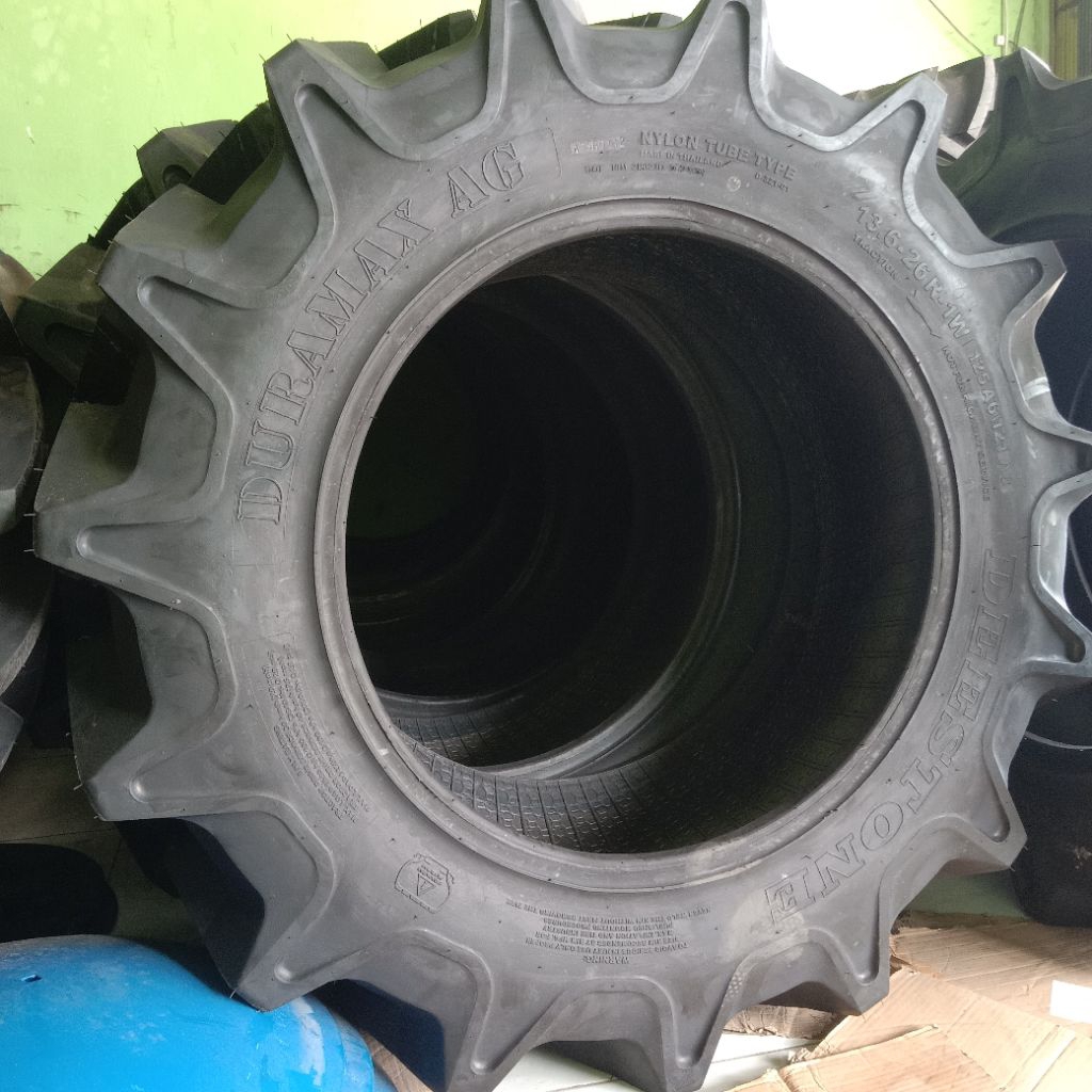 BAN LUAR DEESTONE 13.6-26 R-1W RODA BELAKANG KUBOTA L5028 5018 L4028 BATIK KEMBANG SAWAH TRACTOR TIR
