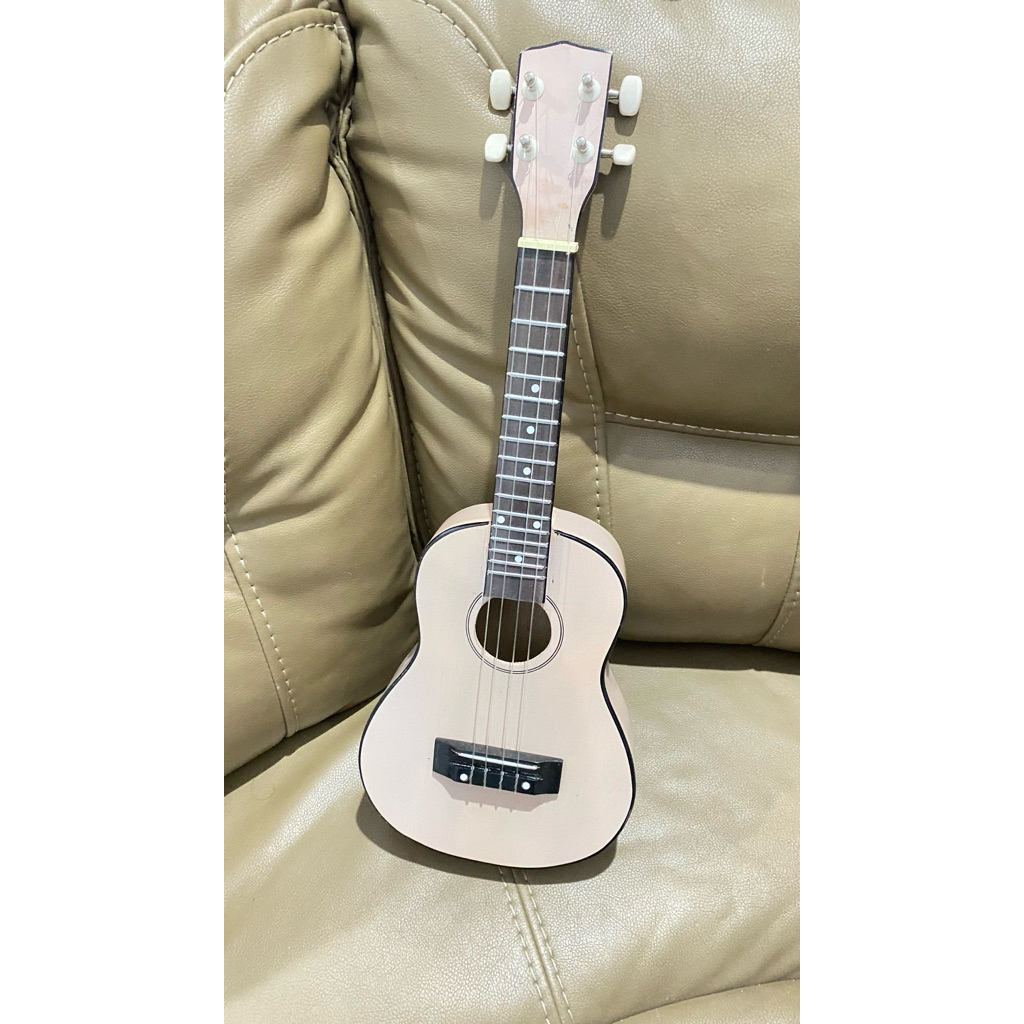 UKULELE MELODY SENAR 4 CONCERT 23 INCH