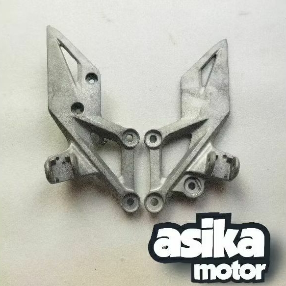step footstep Ubderbon depan kiri kanan Honda CBR 150 Original Copotan K45G
