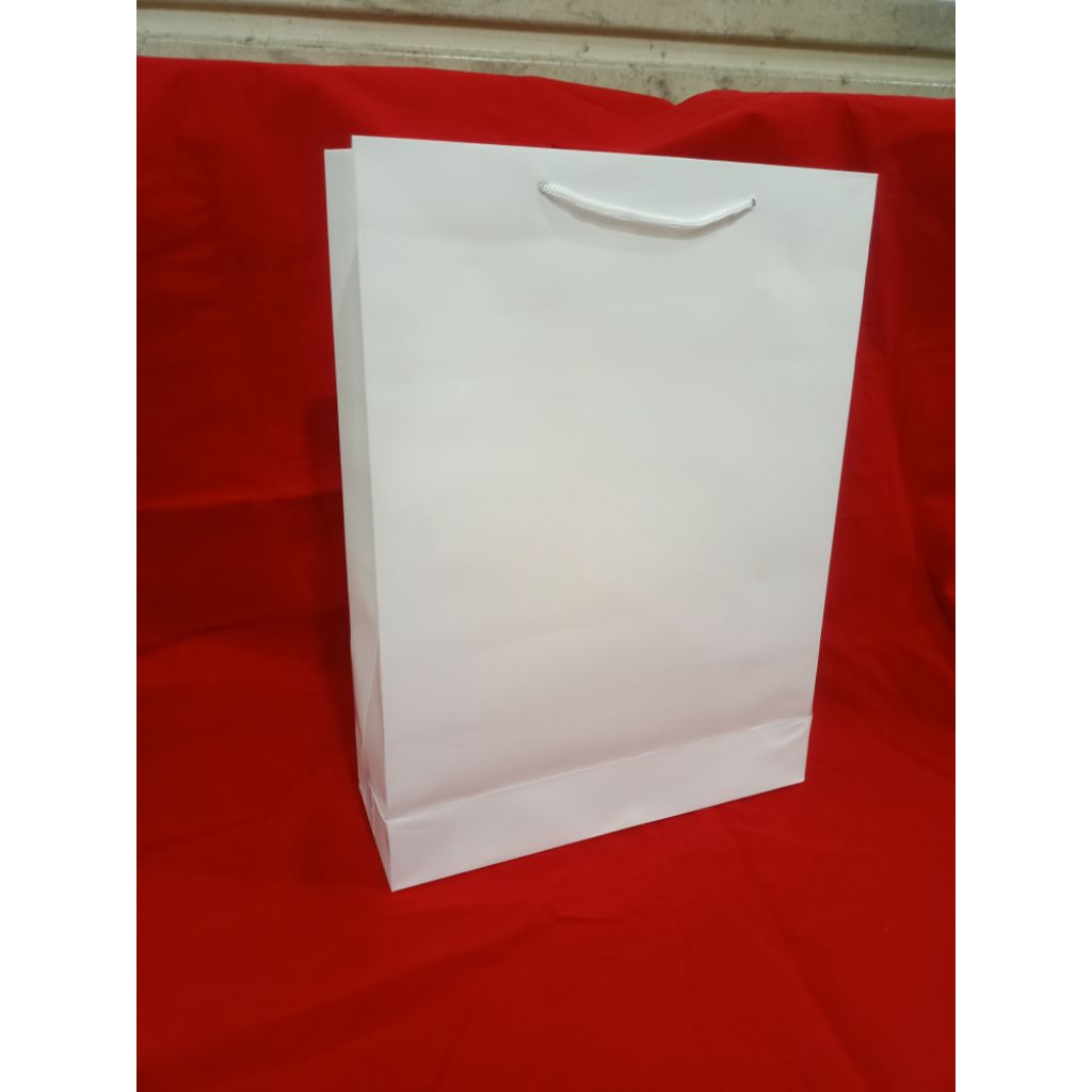 

paper bag xl putih bahan bagus tebal isi 12 pcs terlaris dan termurah