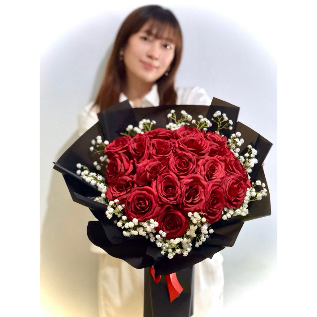 HAND BOUQUET ROSE MAWAR MERAH DAN BABY BREATH ARTIFICIAL UKURAN BESAR