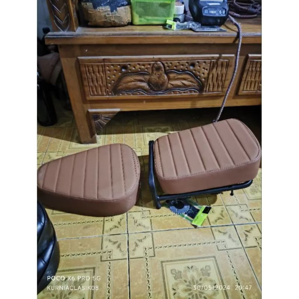 JOK PISAH SADEL PISAH SADEL JOK MOTOR HONDA C70 C50 PISPOT SET TATAKAN