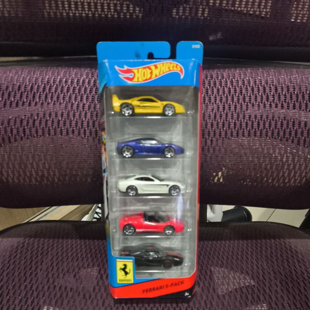 Hot Wheels Ferrari 5 Pack 2013 GP Gift Pack F40 Kuning Enzo Hitam