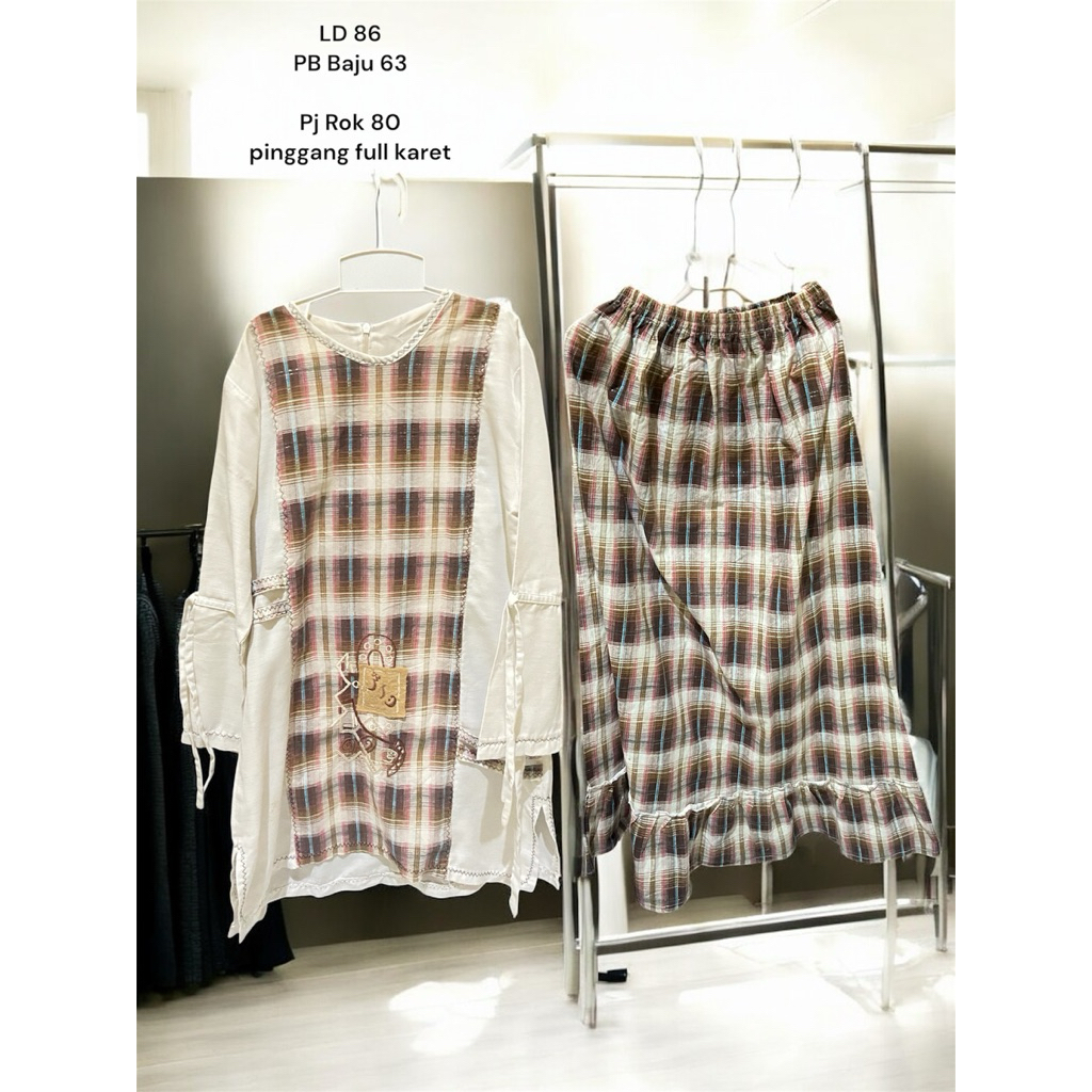 Preloved set baju muslim butik anak putih tartan