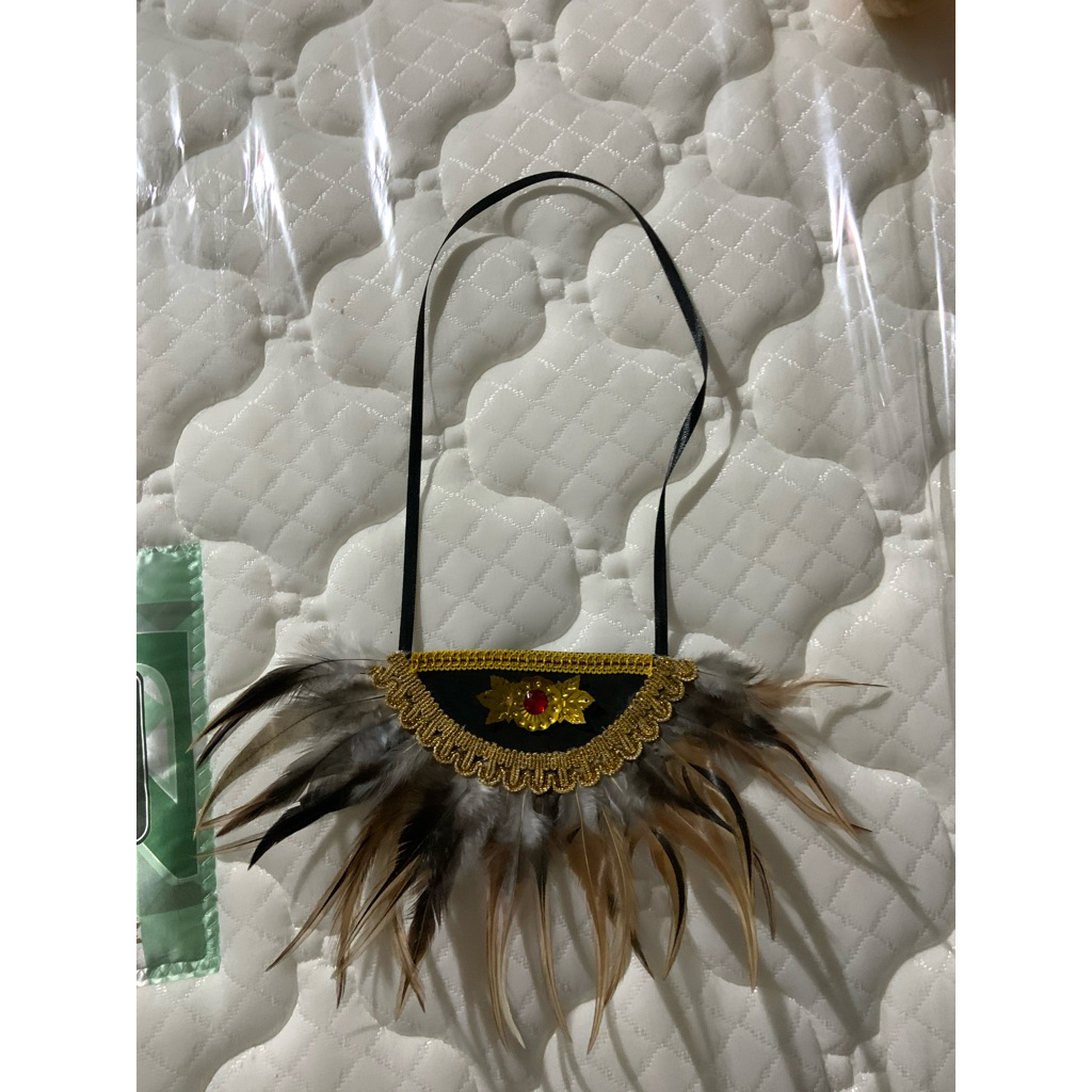 kalung bulu adat Papua (BULU AYAM BERKUALITAS).cocok untuk semua acara