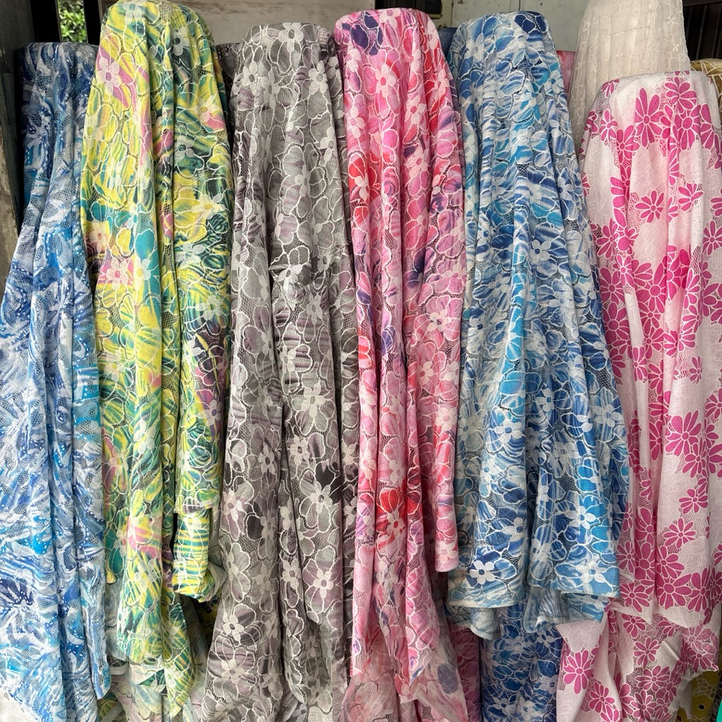 Kain Tile Brukat Mewah Motif Bunga – Elegan untuk Kebaya & Gaun