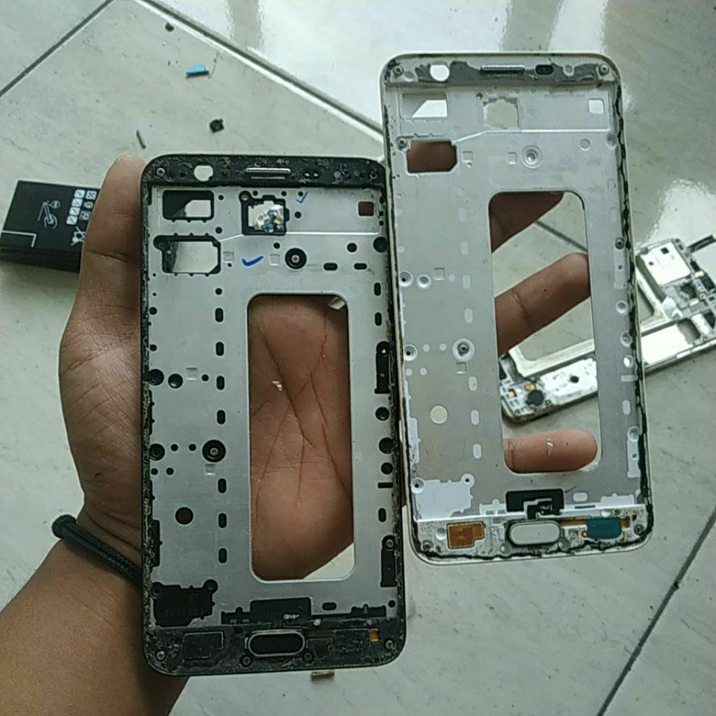 frame bekas Samsung galaxy j7 prime dapat sesuai gambar