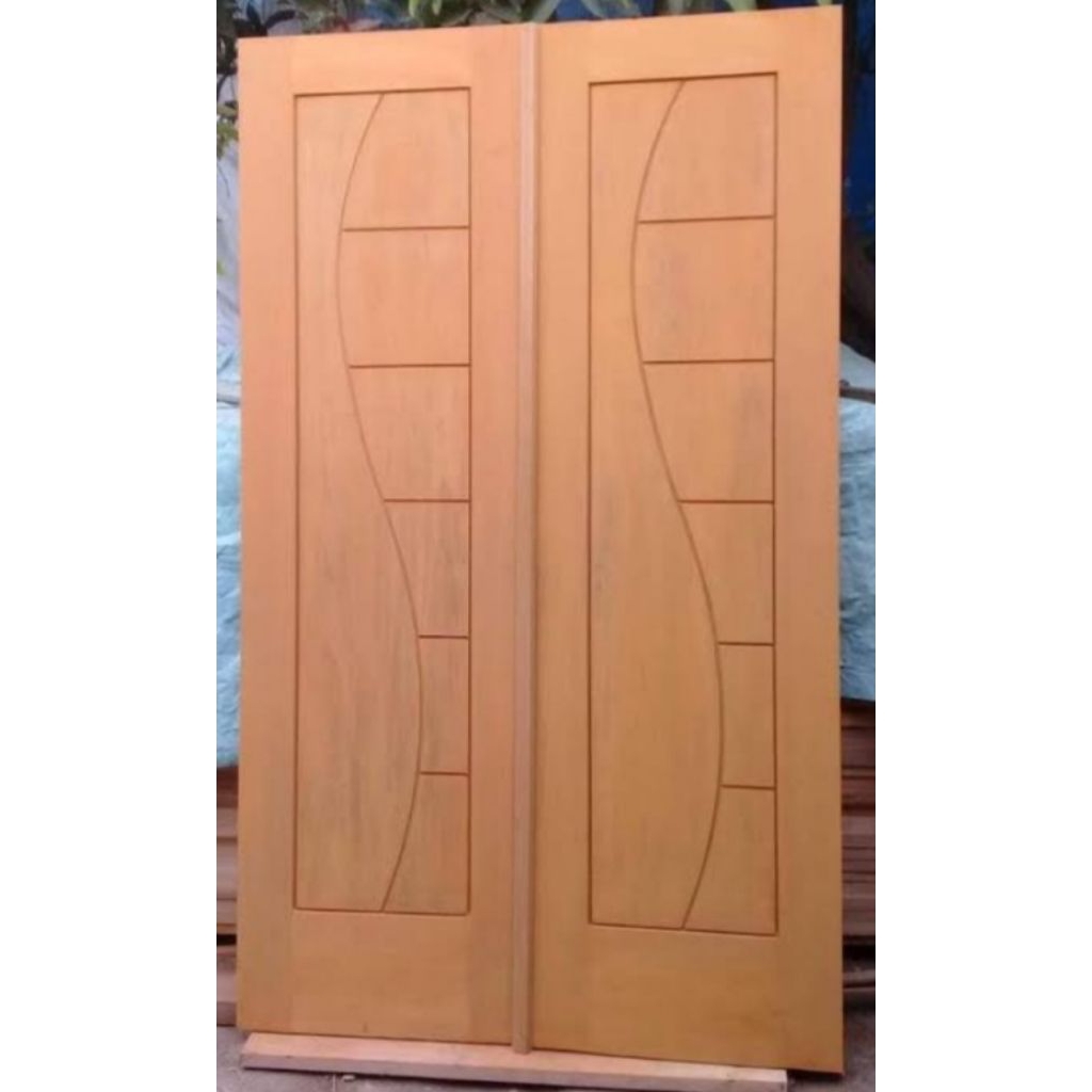 Pintu depan kayu mahoni