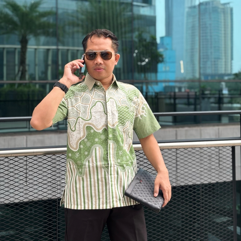 JUMBO 551 Hem batik pria bahan katun lengan pendek hijau maron biru