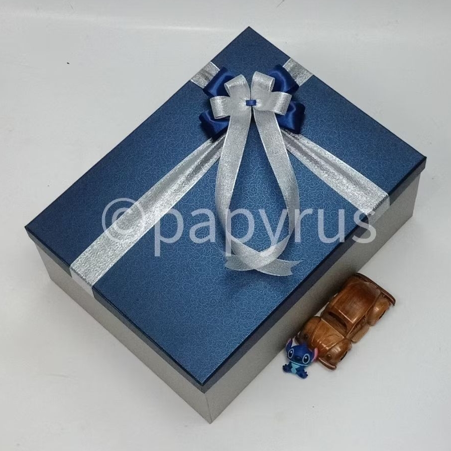 

PAPYRUS Kombinasi 30x40 Tinggi 15cm Kotak Kado Gift Box Hadiah V2