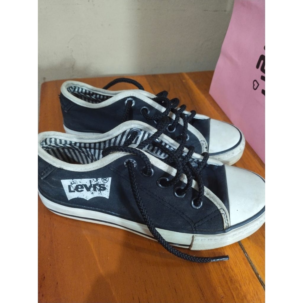 Sepatu Levis Anak Preloved