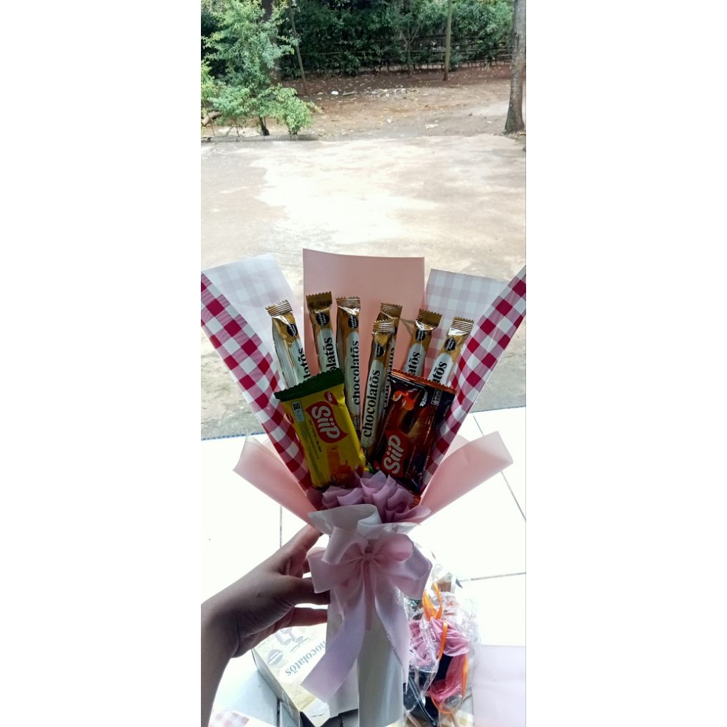 

Buket jajanan 25rb chocolate +sip/mix