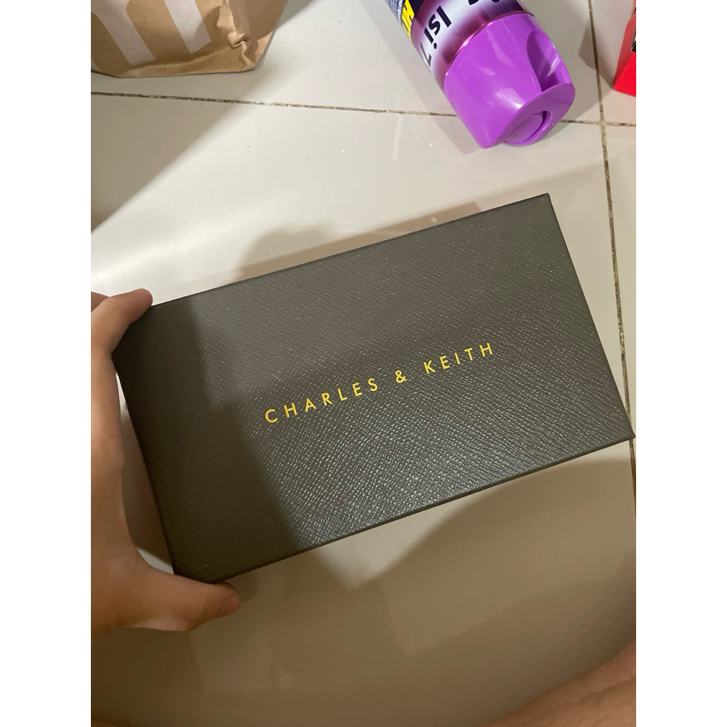 Box Dompet Charles and Keith Ori plus dustbag