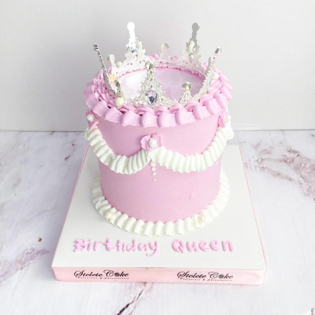 

Kue Ulang Tahun/Birthday Cake/Kue Ultah tema Mahkota/Mahkota Cake/Kue Aesthetic/Kue Birthday jakarta