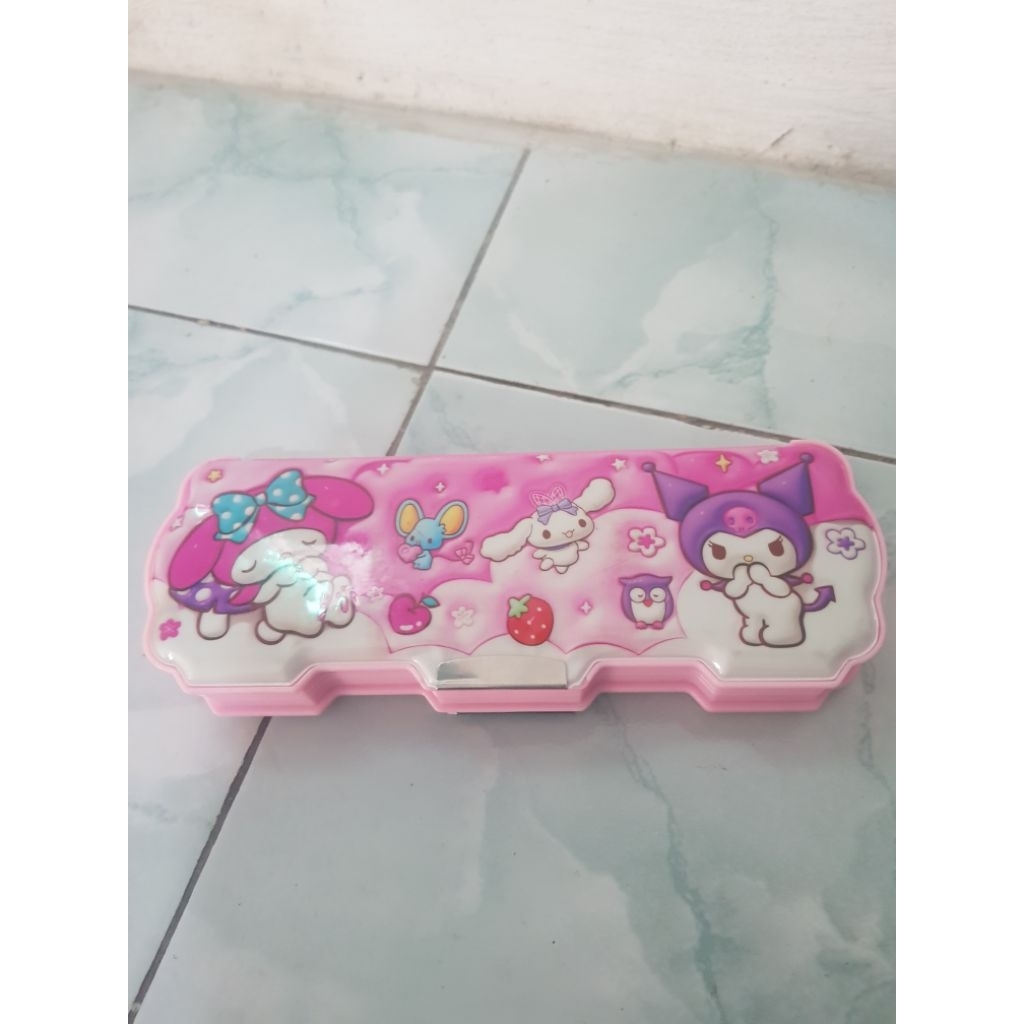 

Tempat Pensil Sultan