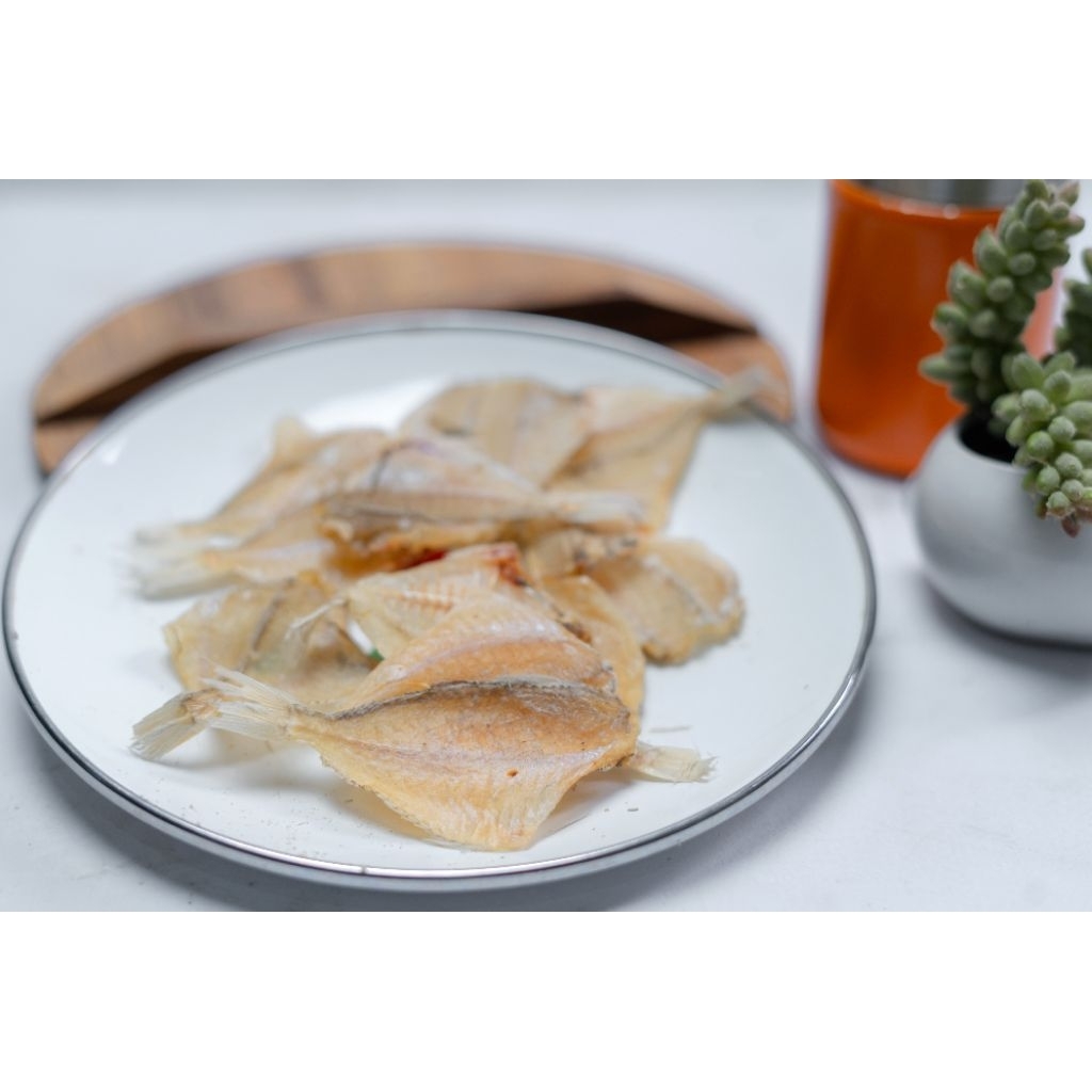 

Ikan Kapasan Asin Kering | 250 gram | dari Laut Pelabuhan Ratu