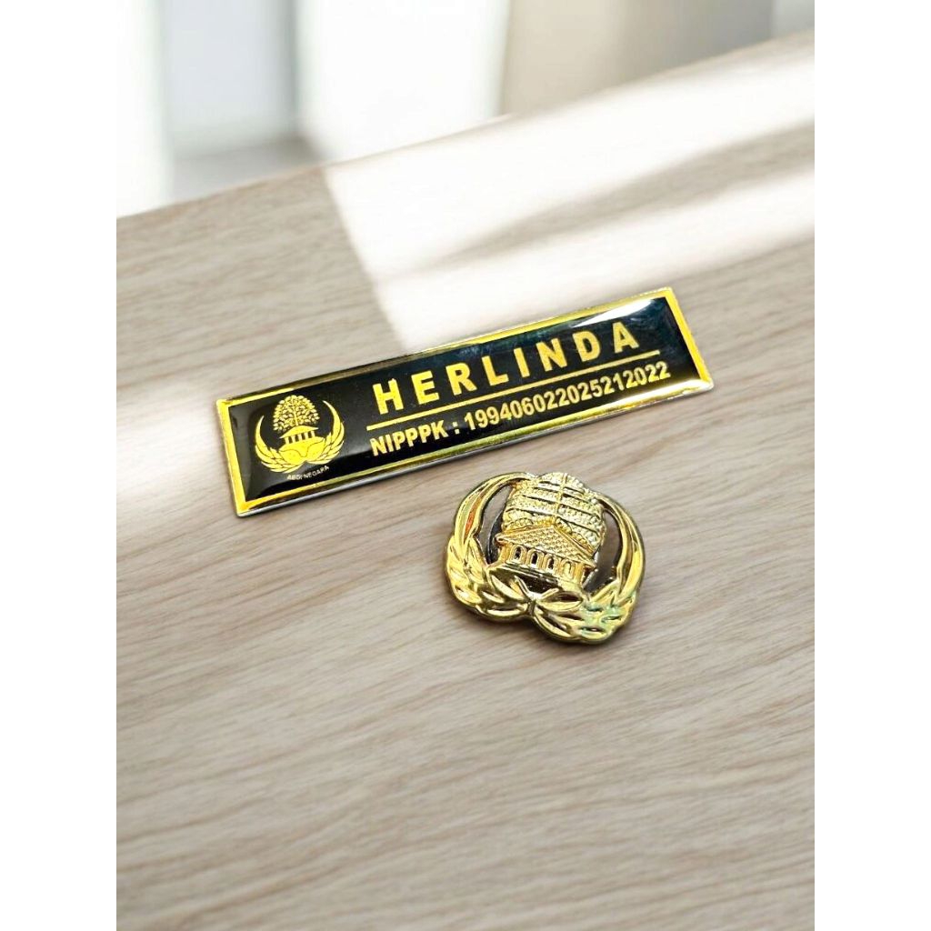 

PAPAN NAMA/ NAME TAG KORPRI SATU SET MAGNET DAN PENITI