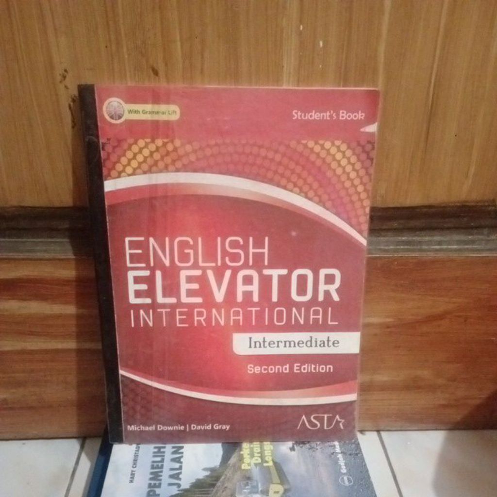 original bekas; Student books- English Elevator International intermediate second edition oleh Asta