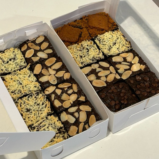 

Fudgy Brownies Dark Chocolate Brownies Sekat Dessert Topping Premium
