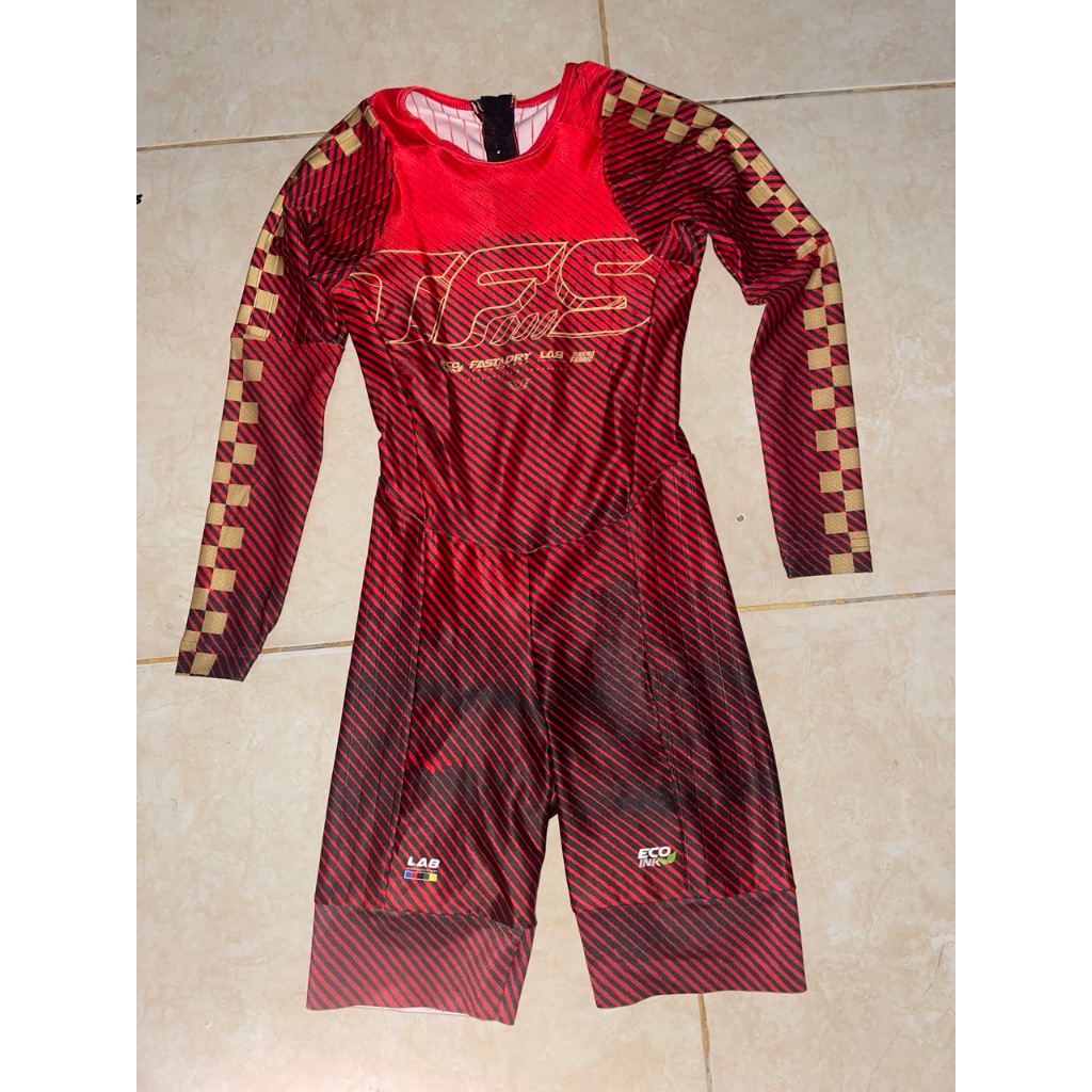 SKINSUIT TFS AERO XII Size 6s (Used Very Good Condition)