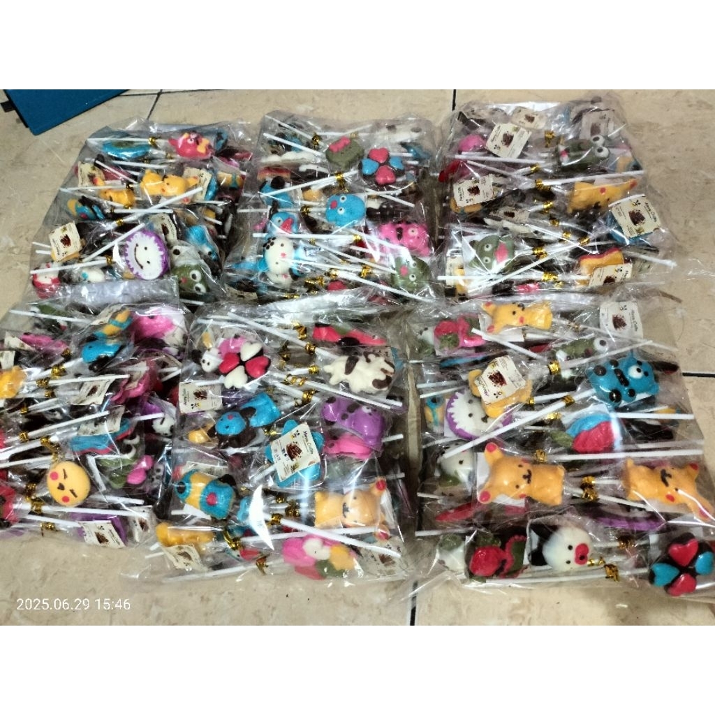 

coklat karakter mix isi 100pcs dan 50pcs