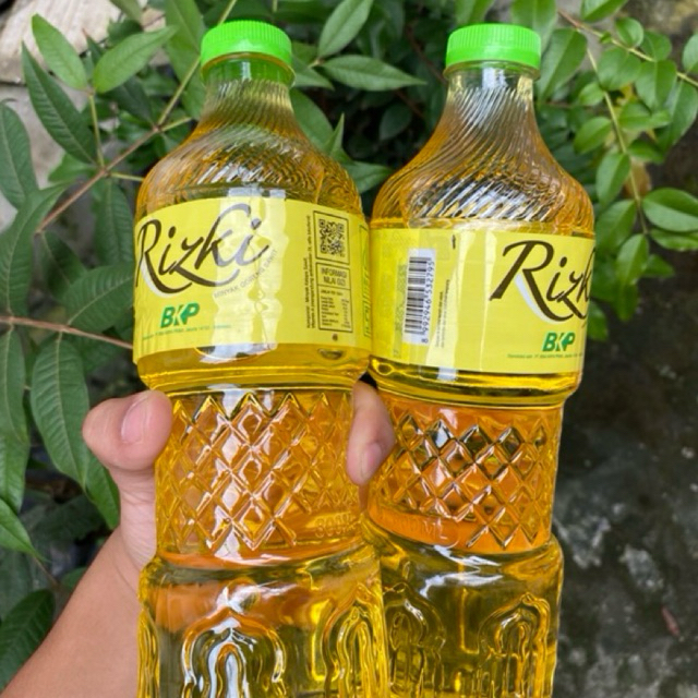 

MINYAK GORENG RIZKI 850 ML KEMASAN BOTOL TUTUP HIJAU