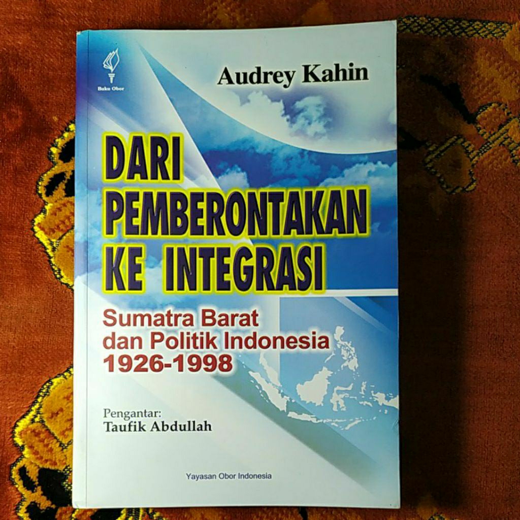 Dari Pemberontakan ke Integrasi: Sumatera Barat dan Politik Indonesia 1926-1998