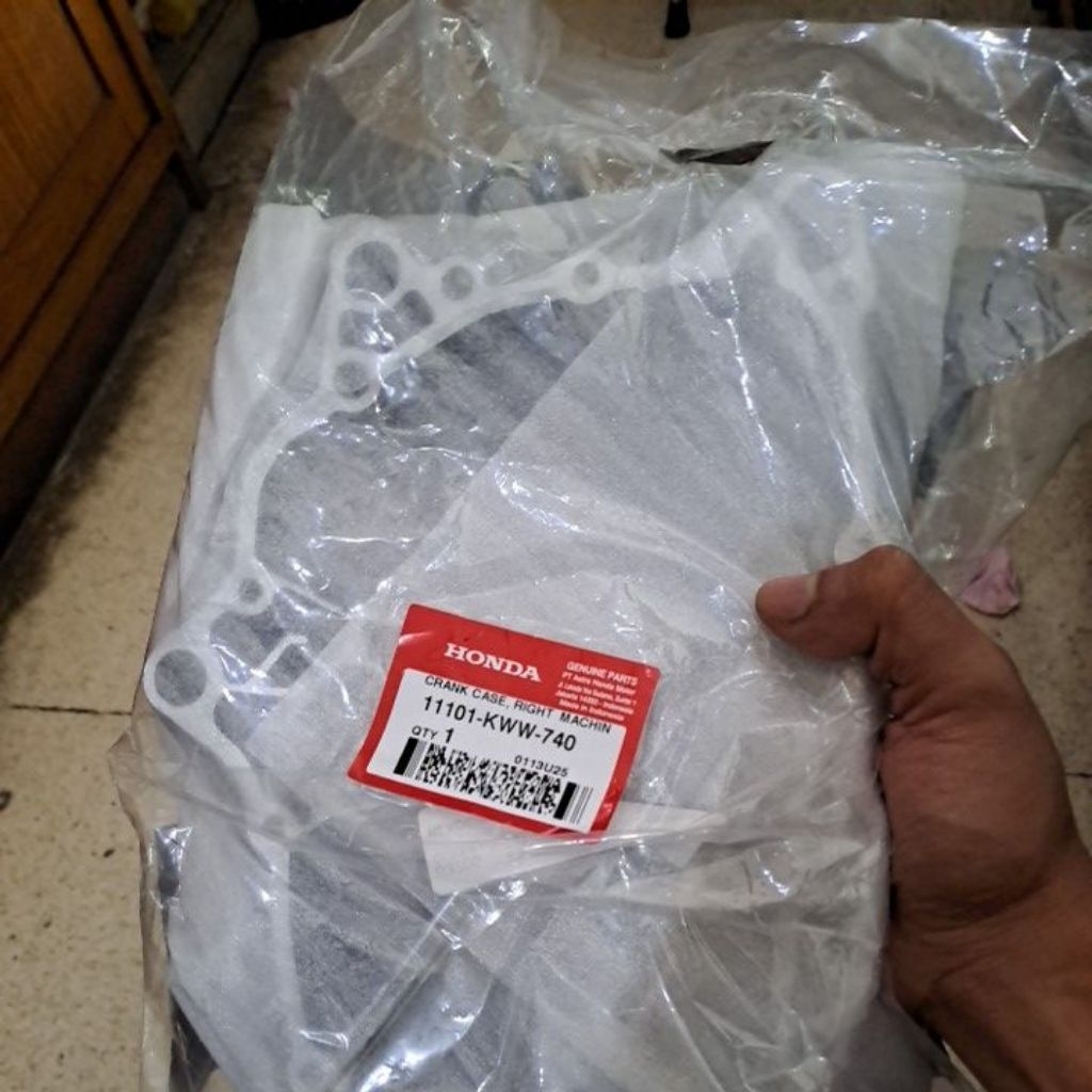 11101-KWW-740 CRANK CASE TENGAH REVO ABSOLUD/ FI / BLADE 2008-2019