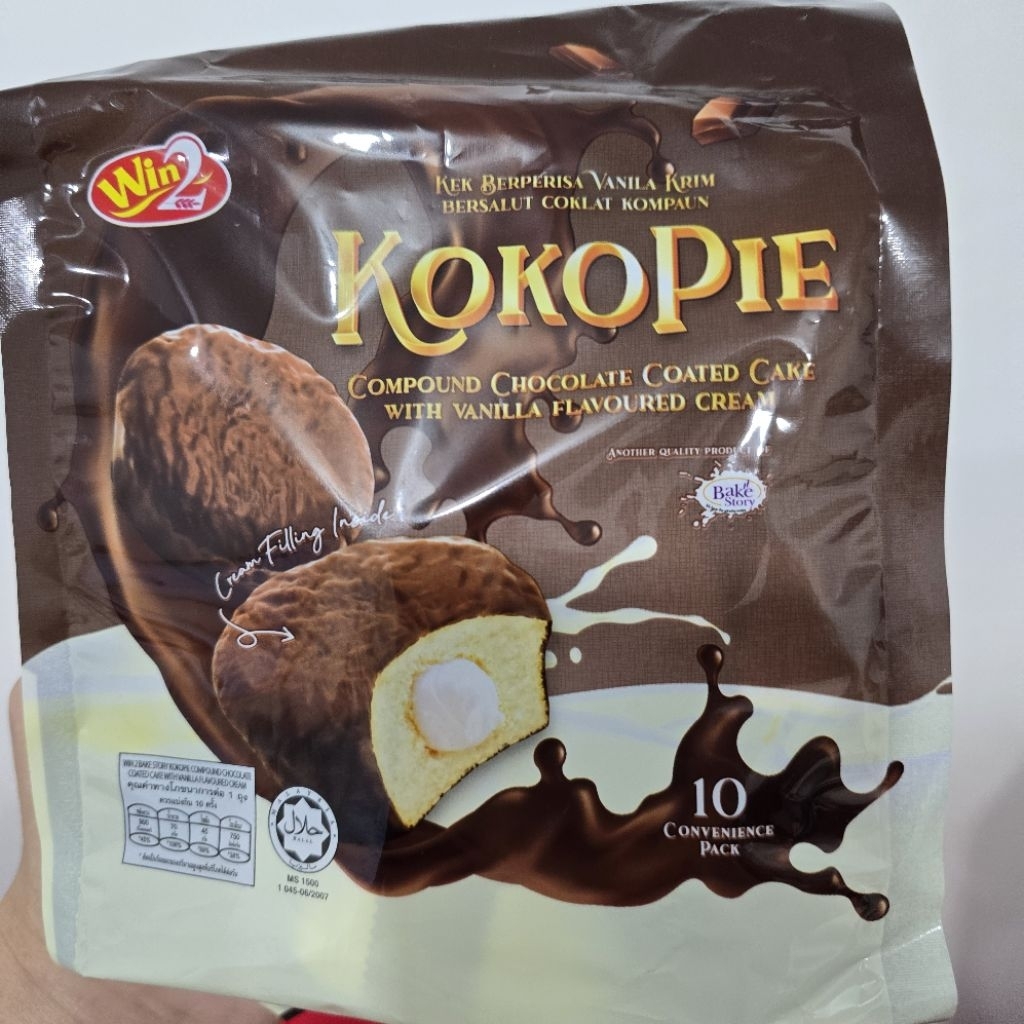 

Win2 Koko Pie cake chocolate coated with vanilla cream