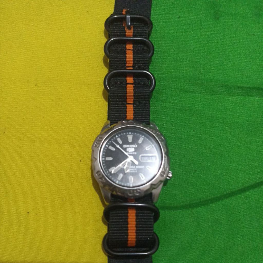 seiko 5 sport automatic movement second