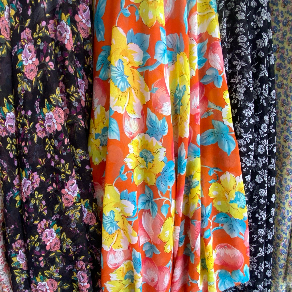 Kain seruty motif bunga/kain sifon bunga/bahan gamis/dress/blouse/tunik