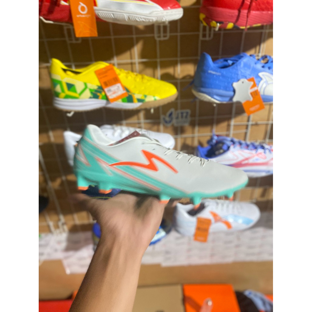 sepatu bola specs ls20 size 38