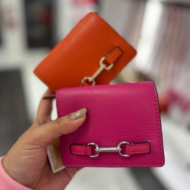 DOMPET MK CARSON SMALL PEBBLED LEATHER WALLET